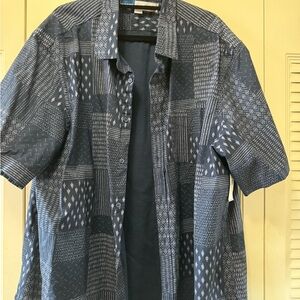 Old Navy Men's Blue Patterned Button-Down Shirt